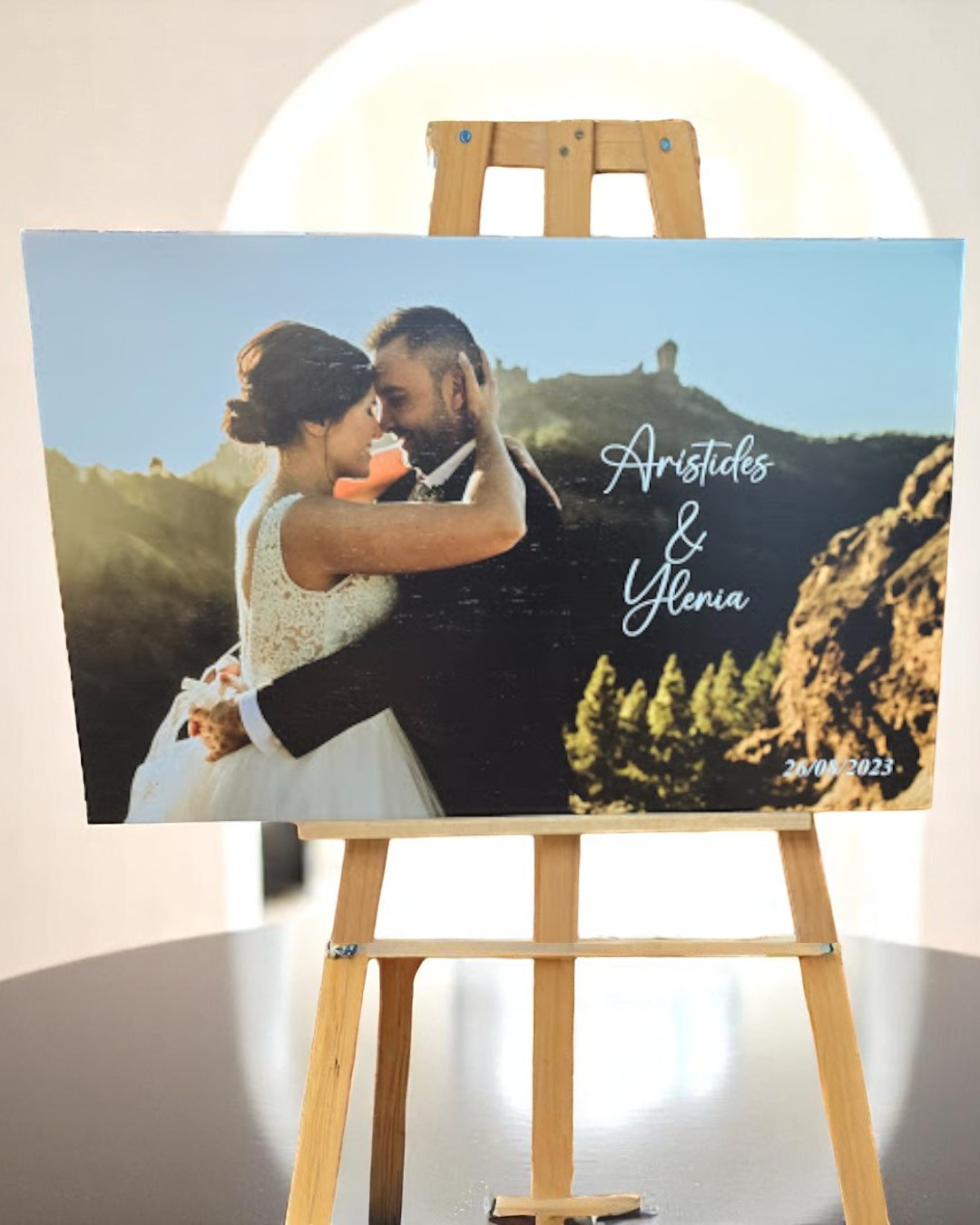 CARTEL DE BIENVENIDA CON FOTOGRAFÍA QUE TIERNO BODAS PERSONALIZADAS LAS PALMAS CANARIAS MADERA METACRILATO FOTO