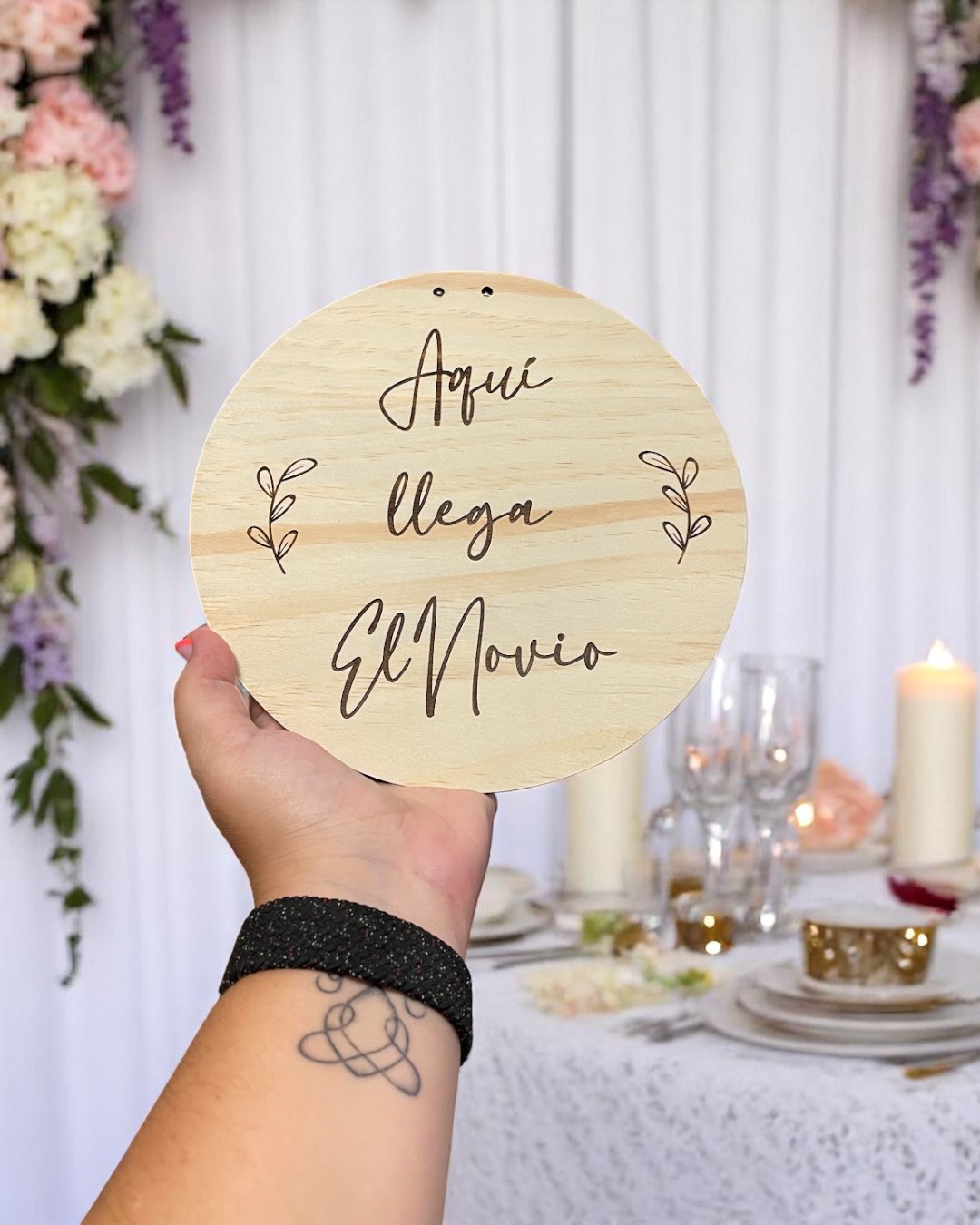 PLACA AQUI LLEGA EL NOVIO MADERA BODAS PERSONALIZADAS LAS PALMAS CANARIAS MADERA GRABADO Y CORTE LASER