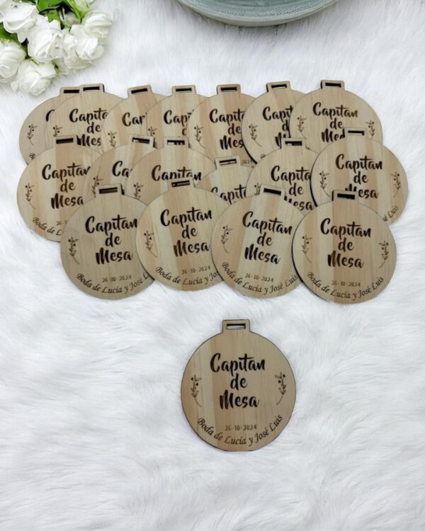MEDALLA CAPITAN DE MESA - BODAS PERSONALIZADAS LAS PALMAS CANARIAS QUE TIERNO GRABADO Y CORTE LASER MADERA METACRILATO PERSONALIZADO DETALLES INVITADOS (4)