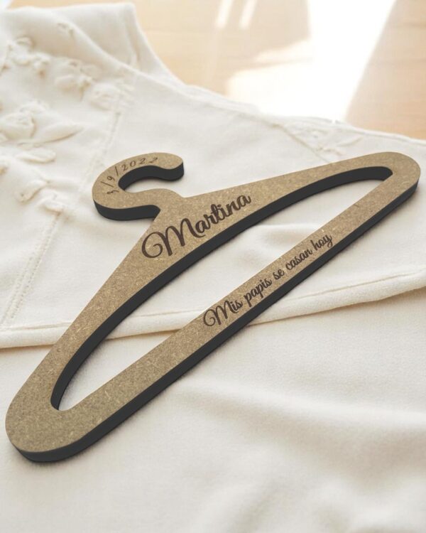 PERCHA PARA NOVIOS MADRINA PADRINO NIÑOS BODAS PERSONALIZADAS QUE TIERNO LAS PLAMAS CANARIAS GRABADO Y CORTE LASER IMPRESION UV PERSONALIZACIÓN (1)